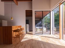 Hotarutei Villas，山之內的有熱水按摩池的飯店