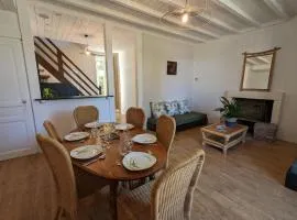 Gîte familial avec piscine chauffée, jardin privé et équipements bébé en Charente - FR-1-653-182