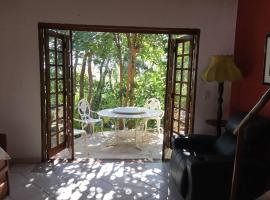 Tranquilidade e conforto na floresta - Rota do Vinho, hotel in São Roque