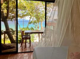 Amami Beachfront Villa with Private Beach, hotel a Puerto Galera