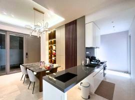 NEW Charming 2BR Apartment in Central Jakarta, lägenhet i Jakarta