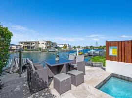 Luxury Modern Waterfront House, hotell Gold Coastis
