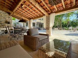 La Serre Des Mourgues，位于Méjannes-lès-Alès的酒店