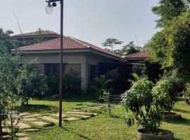 Serene meadows villa, hotell i Bangalore