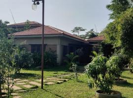 Serene meadows villa, hotel na may pool sa Bangalore