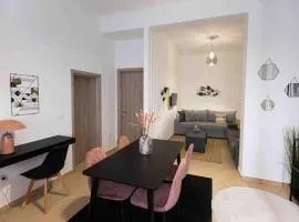 Feel Meteora 1BD luxury apt