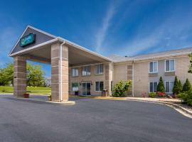 Quality Inn Aurora - Naperville Area: Aurora'da bir otoparklı otel