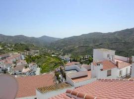 Beautifully renovated village house with spectacular views, hotel Canillas de Albaidában