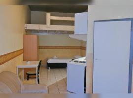 Room in Apartment - Condo Gardens Leuven - Student Flat Semiduplex, къща за гости в Льовен