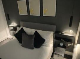 Under the Influence Annex Sleeps 4, guest house in London