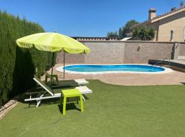 Casa Aries - Villa con piscina privada, levný hotel v destinaci Linares
