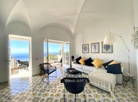 Villa La Panoramica 3 camere 3 bagni: Capri'de bir otel
