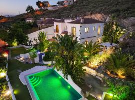 Villa con piscina privada, vistas y jardín, хотел с басейни в Гиа де Исора