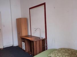 Private room in a shared apartment, free parking, heimagisting í Fulda