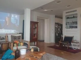 שרון על המים