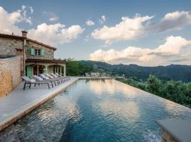 Villa Grema, a Farmhouse with Infinity Pool, hotel v mestu Loppeglia