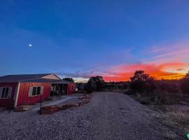 Pinyon View Murdock Cabin, hotel in Verdure