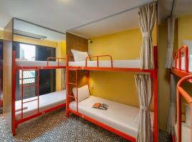 Downtown Hostel & Rooftop Bar, hotel u Hanoiu