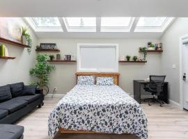 SINGLE BACHELOR UNIT EN-SUITE UPTOWN WATERLOO - e4, Ferienwohnung in Waterloo