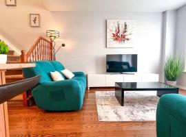 Central Charming 3 Bed Townhome, hotel di Ottawa