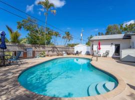 Beach House/KING BD/Hot Tub/Pool/Fire Pit/Gym/Golf, familjehotell i Lantana