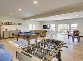 Newly Built Lakeview Home with Family Game Room!, spahotel i Lake Arrowhead