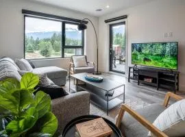 Revy's Peak Condo - Hot Tub with View