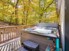 Charming Ohio Retreat with Deck, Porch and Gas Grill!, dovolenkový dom v destinácii Howard