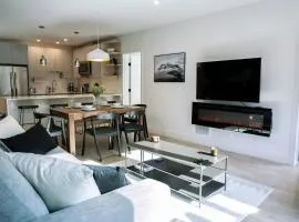 Ski & Tee Retreat Bright Three Bedroom and Hot Tub