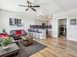 Mountain-View Deck Stylish Virginia City Apt!
