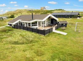 9 person holiday home in Ringk bing, hotell i Søndervig