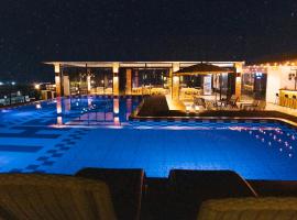 THE KOA Hotel & Spa โรงแรมในอังเฮเลส