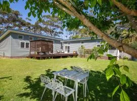 The Cabin - Waterfront with Fireplace - 5 mins to the Bay