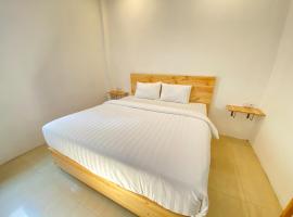 Urbanview Hotel Medio Inn Palu by RedDoorz, hotel i Palu