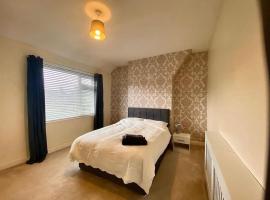 4 Bedroom House - Ideal for contractors, hotel in Ellesmere Port