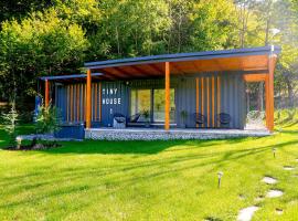 Tiny House by the forest 1, mini casa em Borod