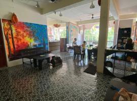 NO NAME GUESTHOUSE, bed and breakfast en Arambol