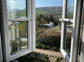 Scenic Couples Getaway in the Brecon Beacons, hotel Crickhowellben