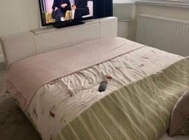 Home from Home Cosy B&B – obiekt B&B w mieście The Hyde