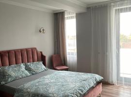 Becca&rsquo;s Downtown Apartment with private parking