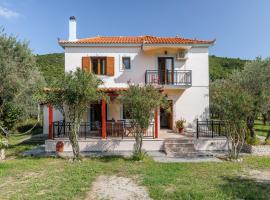 Villa Christina near Stafylos beach, casa vacacional en Skopelos