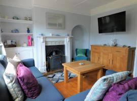 1 Orchard Cottages, hotel in West Runton
