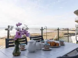 2 Bed Beach House in a fantastic sea front setting