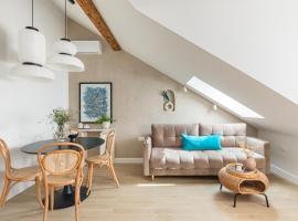 Old town experience, sea view, center&beach, 2BTHR