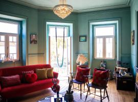 Entire Apartment - A Casa Do Baloico - Cozy Design Apartment in Coruche, hotel em Coruche