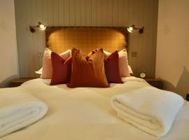 The Lodges @ Barra Castle, hotel v mestu Inverurie