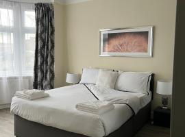 4 Bedroom holiday home, hotel em Woodford