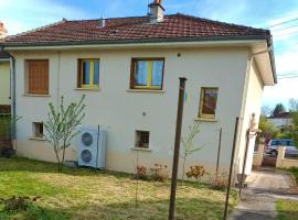 Maison de 3 chambres avec jardin clos et wifi a Montlucon, vacation home in Montluçon