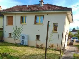 Maison confortable à Montluçon avec Jardin clôturé