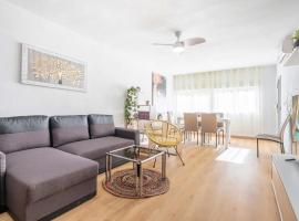 4 Bedroom Nice Apartment In El Campello, Hotel in El Campello